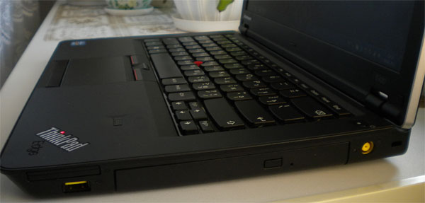 Правый торец ноутбука Lenovo ThinkPad Edge E420
