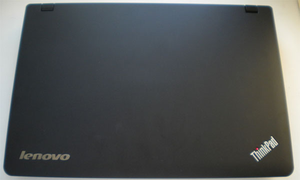 Внешний вид ноутбука Lenovo ThinkPad Edge E420 (в закрытом состоянии)