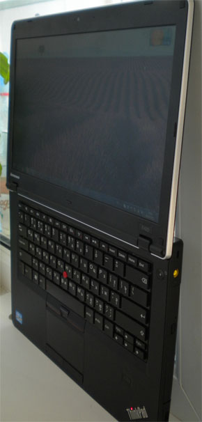 ThinkPad Edge E420, раскрытый на 180 градусов