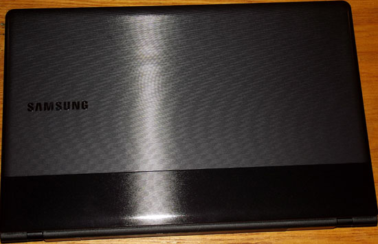 Samsung 300E5C-U01 с закрытой крышкой